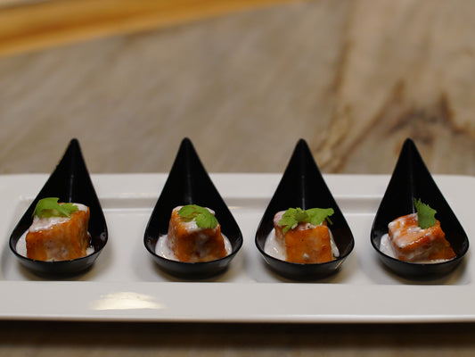 Cuillère de saumon glacé au curry, crème de coco