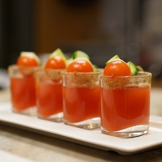 Mini bloody caesar et sa brochette de bocconcini