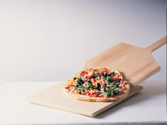 Pizza froide aux tomates, artichauts et olives noires