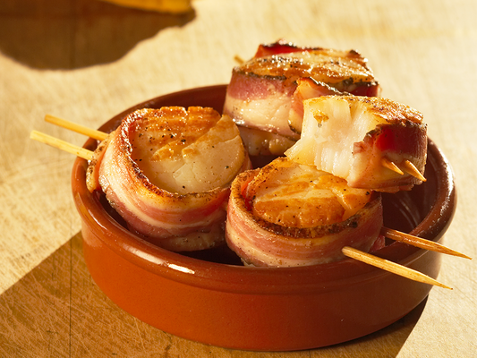 Brochettes de gros pétoncles à la pancetta