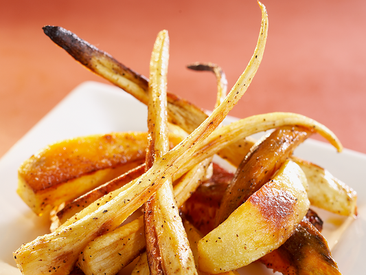 Frites de pommes de terre, patates douces et panais