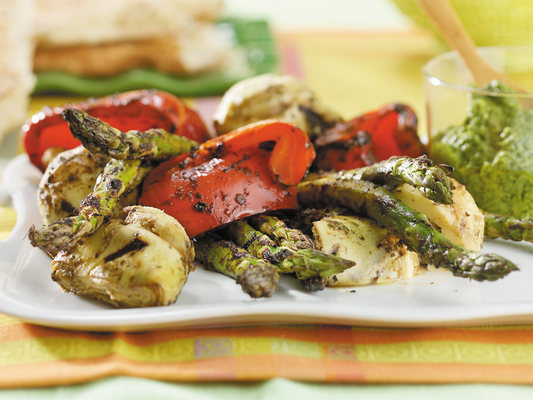 Grillade d'asperges, de poivrons et d'artichauts au pesto asiatique