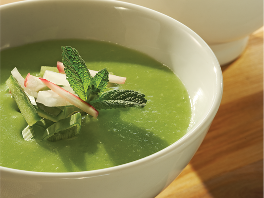 Potage glacé de concombre aux parfums d’ail et de menthe